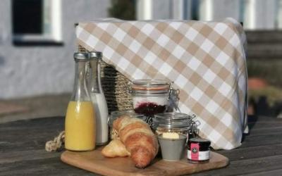 breakfast hamper