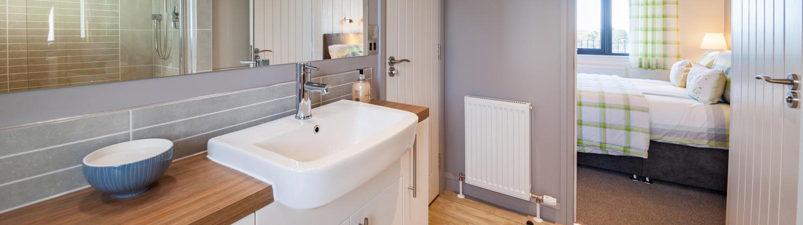 Ensuite bathroom in Barstobrick lodge